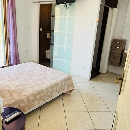 Semesterbostad 3 Avec Piscine Et Parking Prives